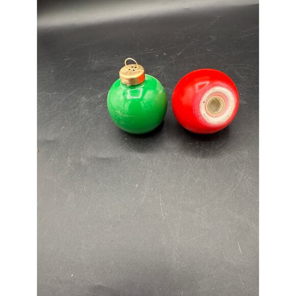 Vintage Christmas Ball Bulb Ornament Salt & Pepper Shaker Red & Green gold Top - Picture 3 of 4